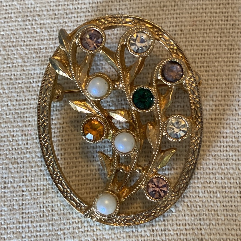 Sarah Coventry Gold Floral Gemstone Brooch